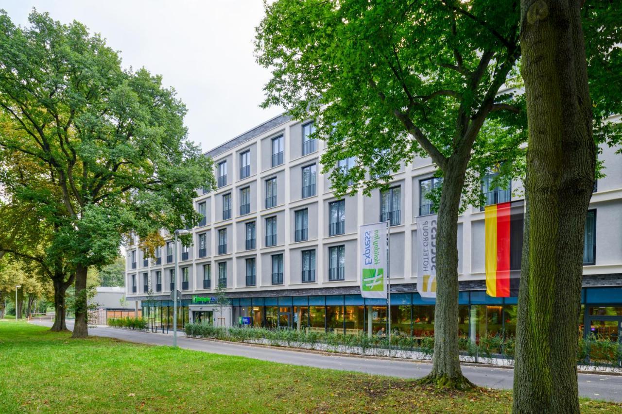 Holiday Inn Express Goettingen By Ihg Экстерьер фото