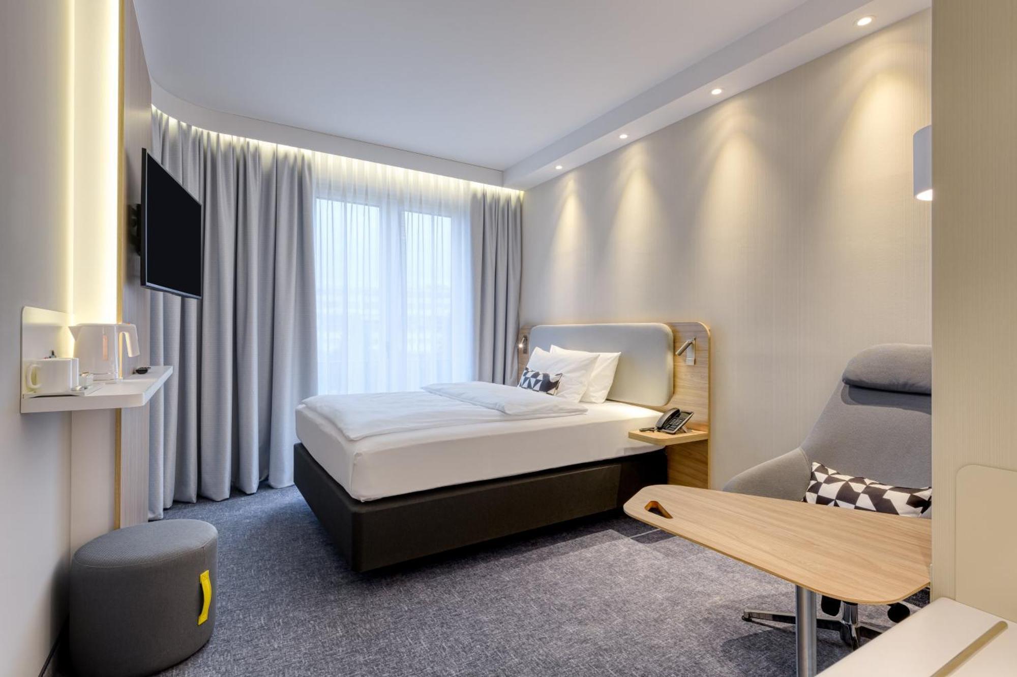 Holiday Inn Express Goettingen By Ihg Экстерьер фото