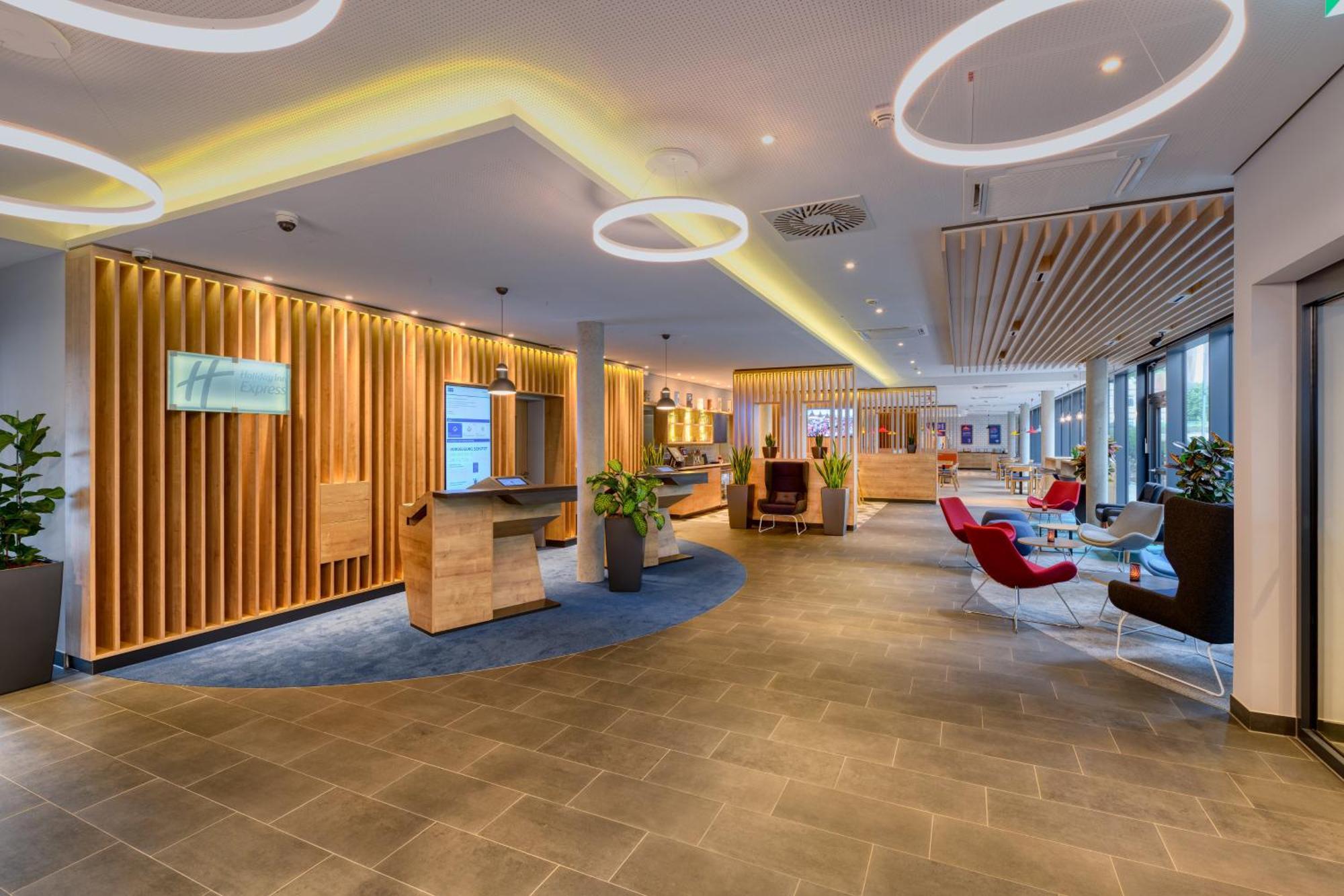 Holiday Inn Express Goettingen By Ihg Экстерьер фото
