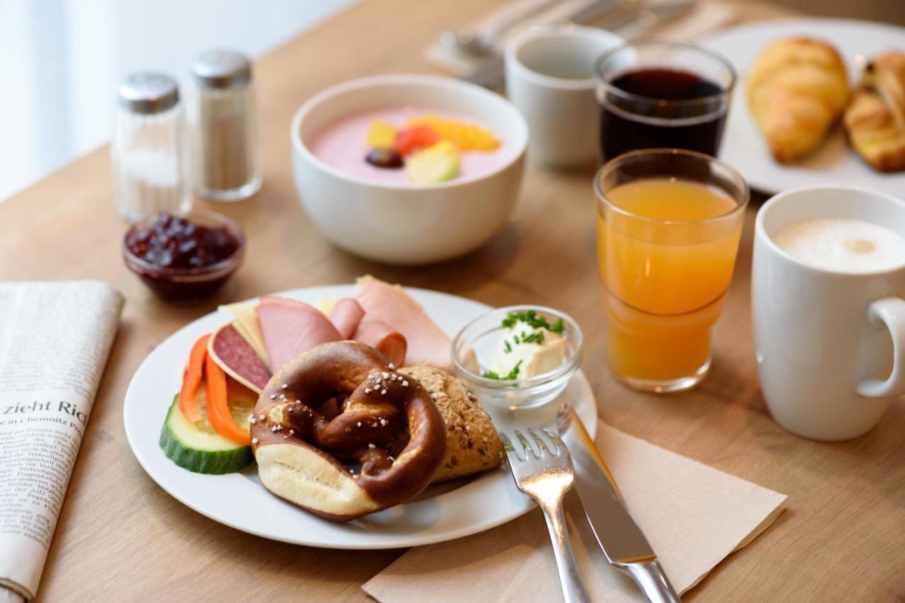 Holiday Inn Express Goettingen By Ihg Экстерьер фото